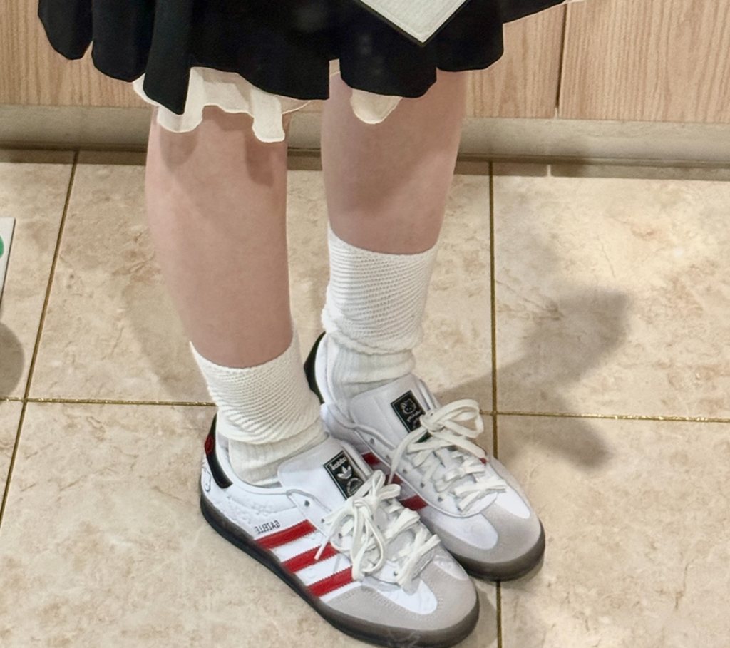 Giày Adidas Wmns Gazelle Indoor x Hello Kitty ’50th Anniversary’ II0013 - Ảnh 4