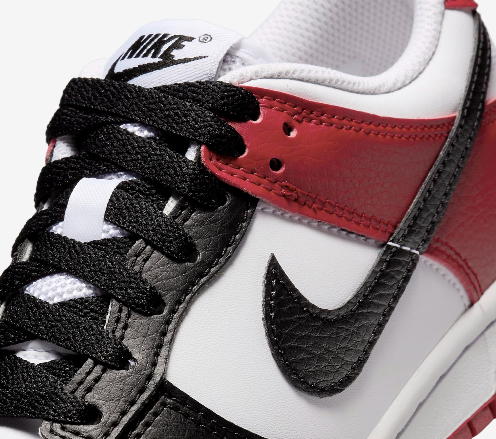 Alternative view of Giày Nike Dunk Low GS ‘Black Toe’ HF9980-600