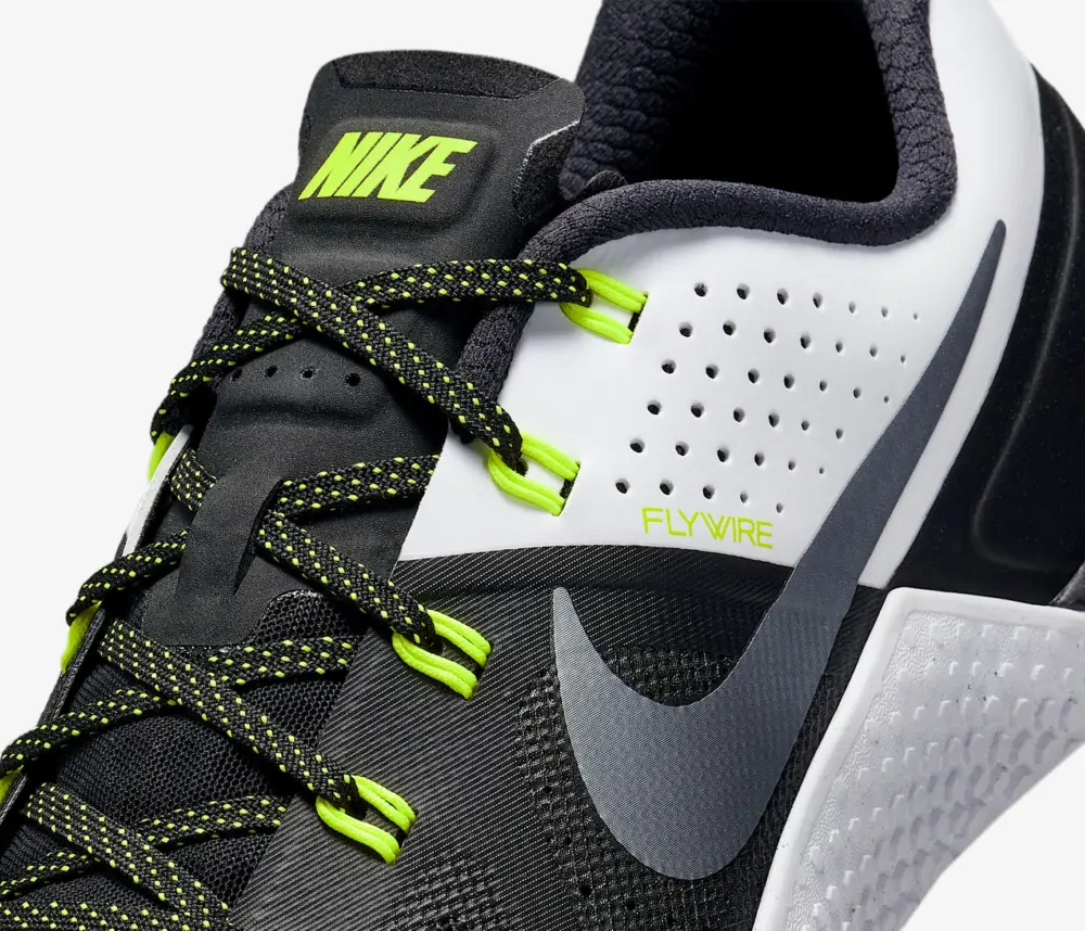 Alternative view of Giày Nike Metcon 1 OG ‘Black White Metallic’ FQ1854-002
