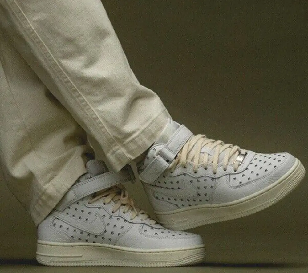 Alternative view of Giày Nike Air Force 1 Mid ‘Cut Out Stars’ DV3451-100