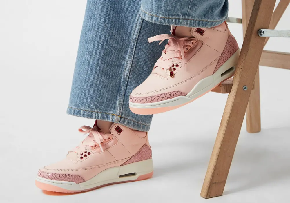 Alternative view of Giày Nike Air Jordan 3 Retro ‘Valentine’s Day Treat Yourself’ HJ0178-600