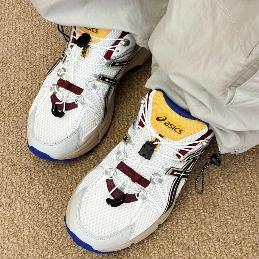 Alternative view of Giày Asics Gel-Kahana 8 ‘White Red Yellow’ 1012B634-100