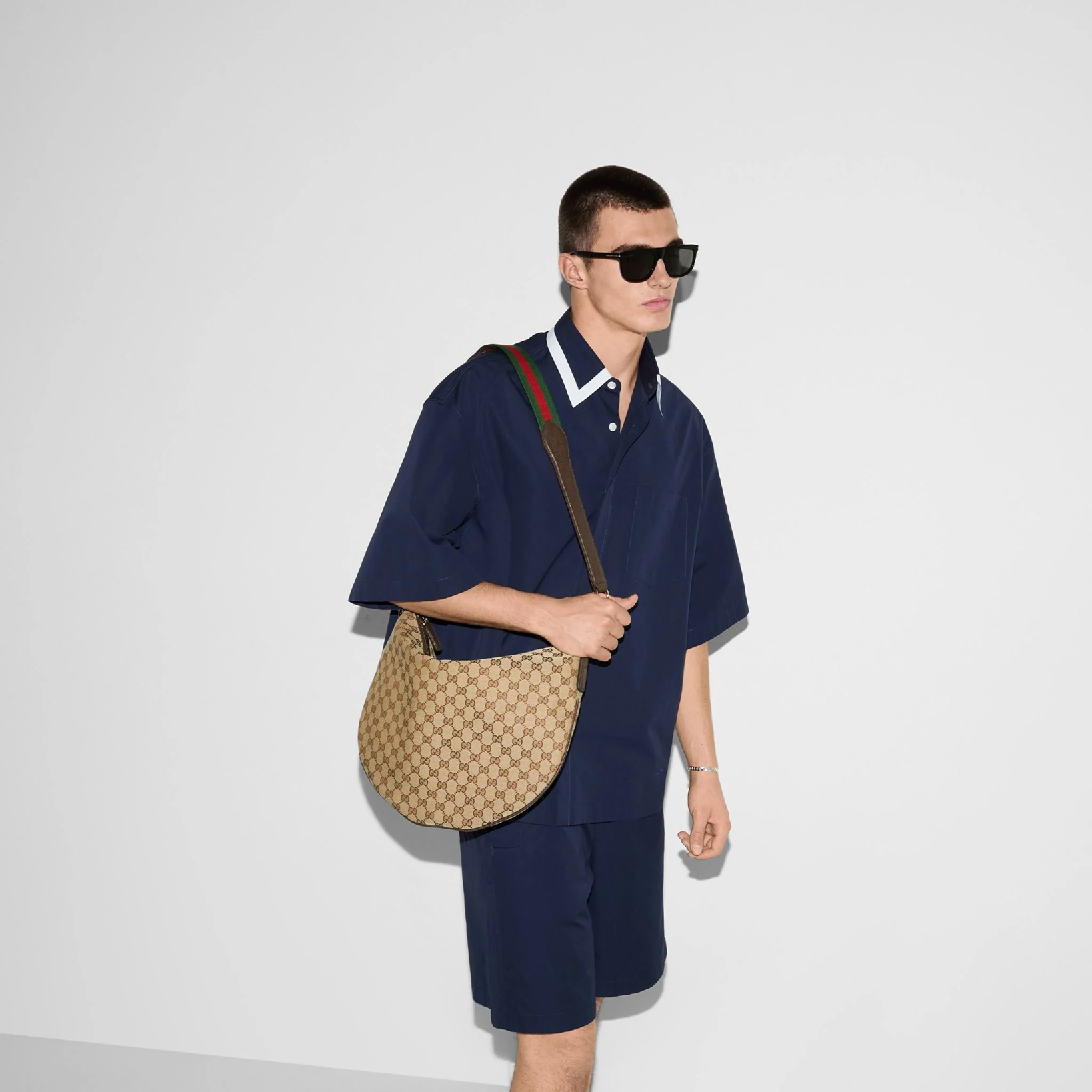 Alternative view of Túi Gucci B Medium Shoulder Bag ‘Beige’ 817420-FAD8Q-9760