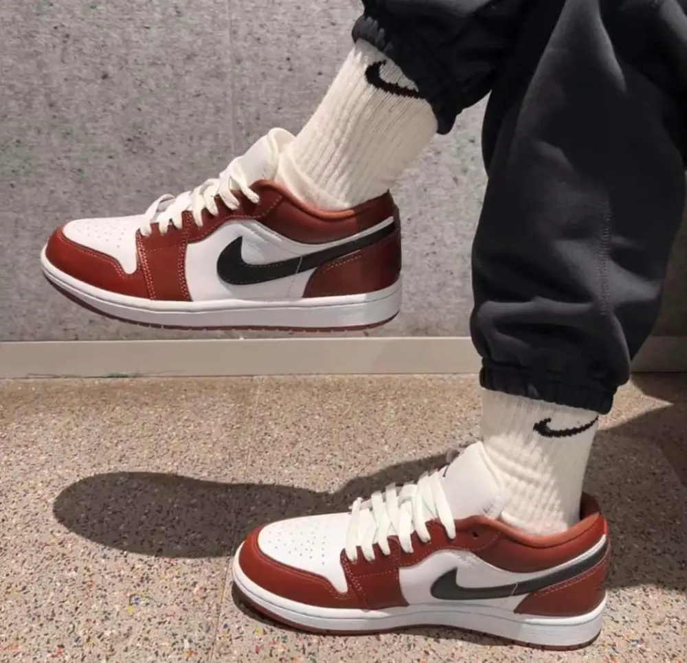 Nike Air Jordan 1 Low SE GS ‘Dark Pony’ HF3188-102 - Ảnh 4