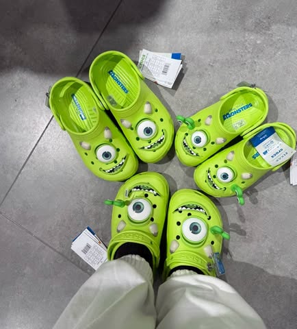 Dép Crocs Classic Clog x Monsters Inc. ‘Mike Wazowski’ 210875-90H - Ảnh 5