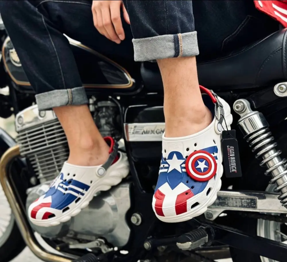 Alternative view of Dép Crocs Echo Clog x Marvel ‘Captain America’ 209478-100