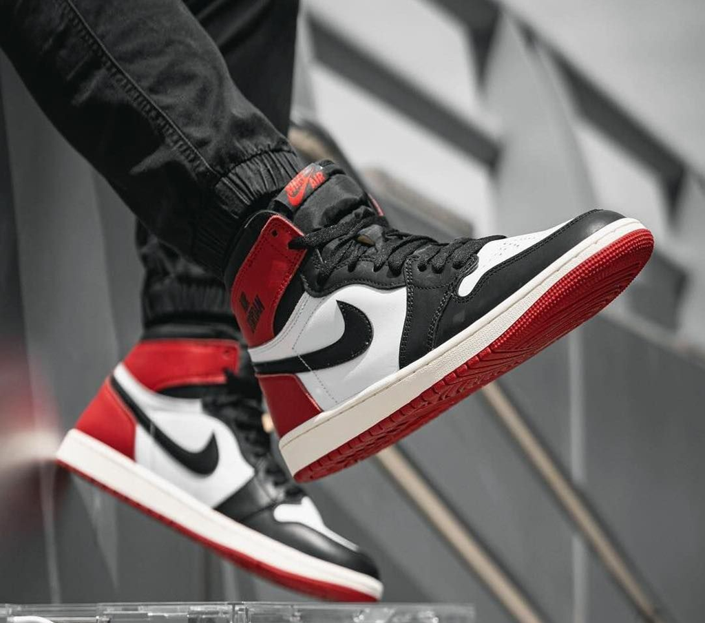 Giày Nike Air Jordan 1 Retro High OG ‘Black Toe Reimagined’ DZ5485-106 - Ảnh 2