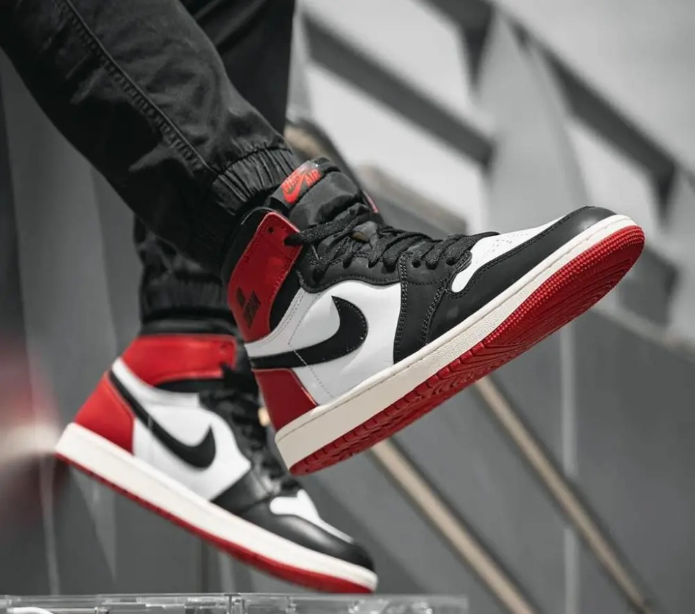 Alternative view of Giày Nike Air Jordan 1 Retro High OG ‘Black Toe Reimagined’ DZ5485-106