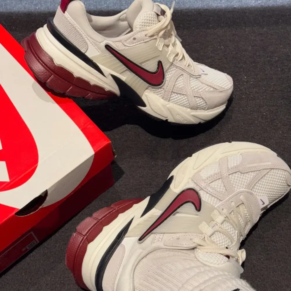 Giày Nike V2K Run SE ‘White Team Red’ HQ3500-100 - Ảnh 8