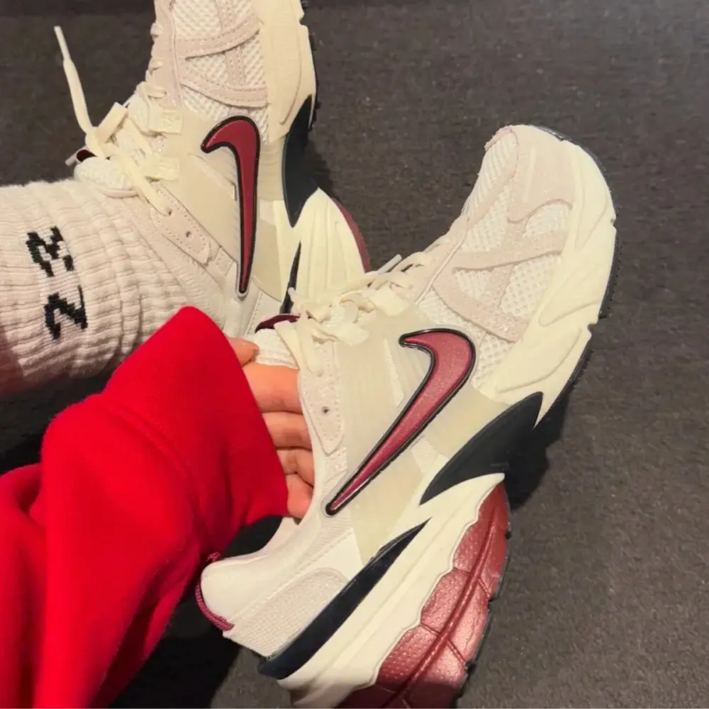 Giày Nike V2K Run SE ‘White Team Red’ HQ3500-100 - Ảnh 7