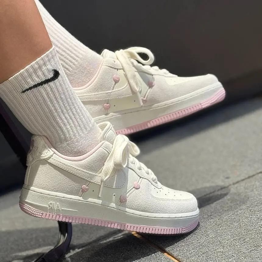 Alternative view of Giày Nike Air Force 1 ’07 LX Wmns ‘Valentine’s Day’ HV5992-111