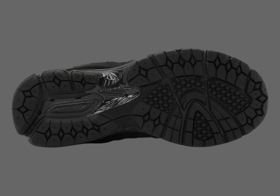 Giày New Balance 2002R ‘Triple Black Suede’ U2002RBL - Ảnh 5