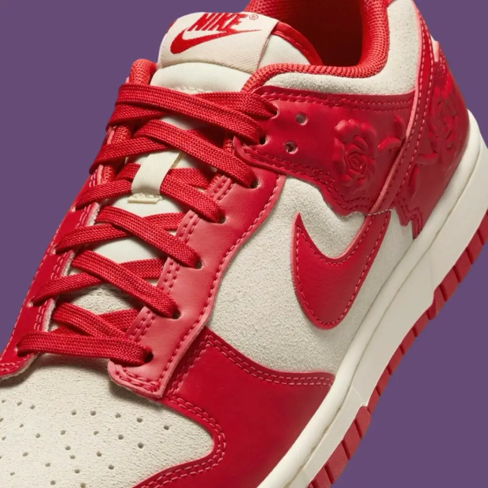 Alternative view of Giày Nike Dunk Low ‘Red Roses’ HF1986-100