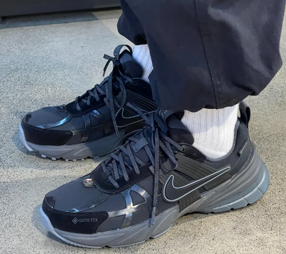 Alternative view of Giày Nike V2K Run Gore-Tex ‘Black Iron Grey’ FZ2622-001