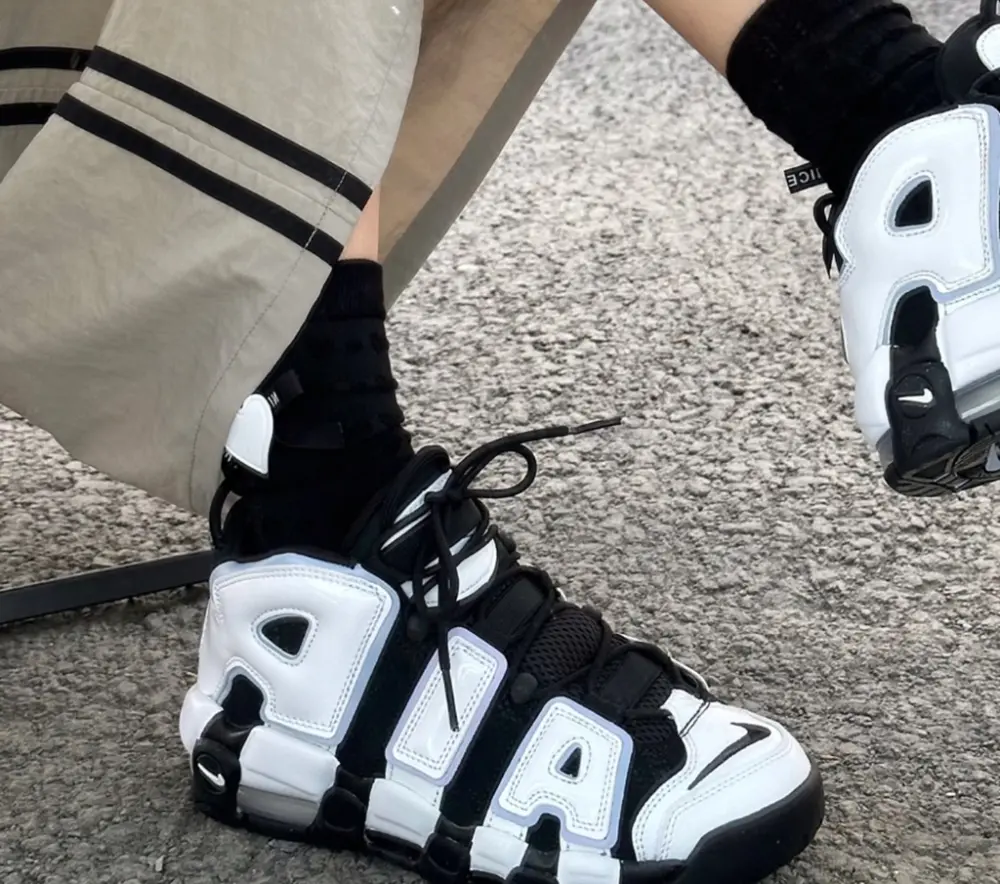 Alternative view of Giày Nike Air More Uptempo ‘Black Cobalt Bliss’ DQ6200-001