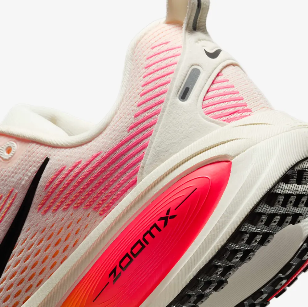 Alternative view of Giày Nike Vomero 18 ‘Sail Bright Crimson’ HM6804-100