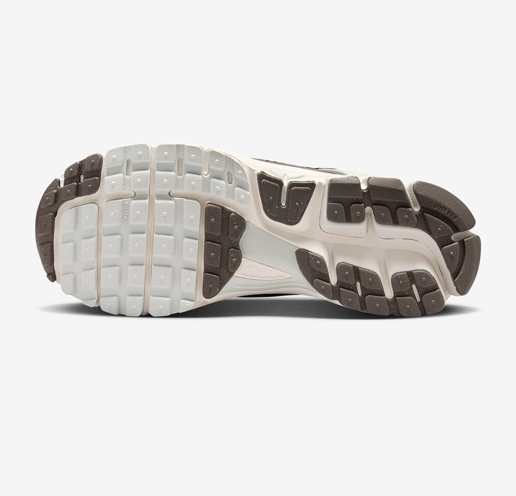 Alternative view of Giày Nike Zoom Vomero 5 'Light Bone Sesame' HM9657-001