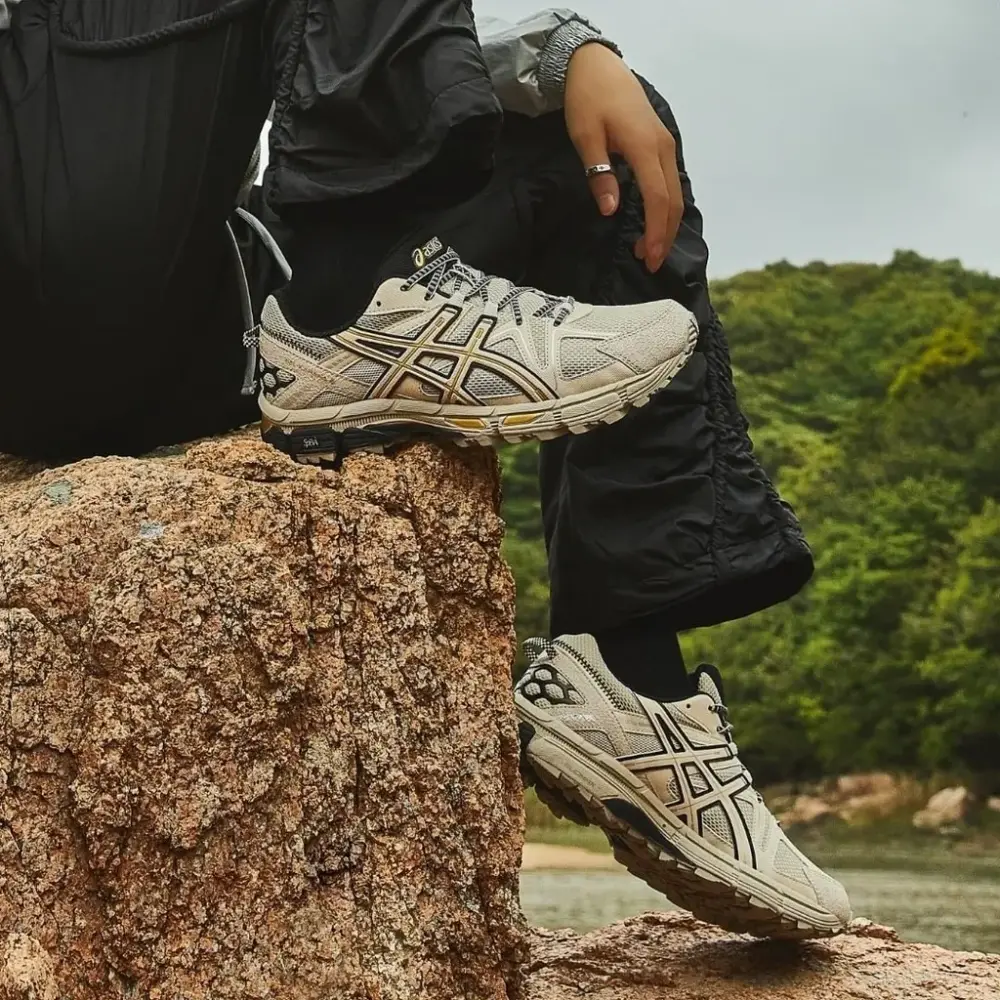 Alternative view of Giày Asics Gel-Kahana 8 ‘Grey Gold’ 1011B109-201