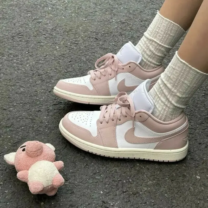 Alternative view of Giày Nike Air Jordan 1 Low ‘Pink Oxford’ DC0774-162