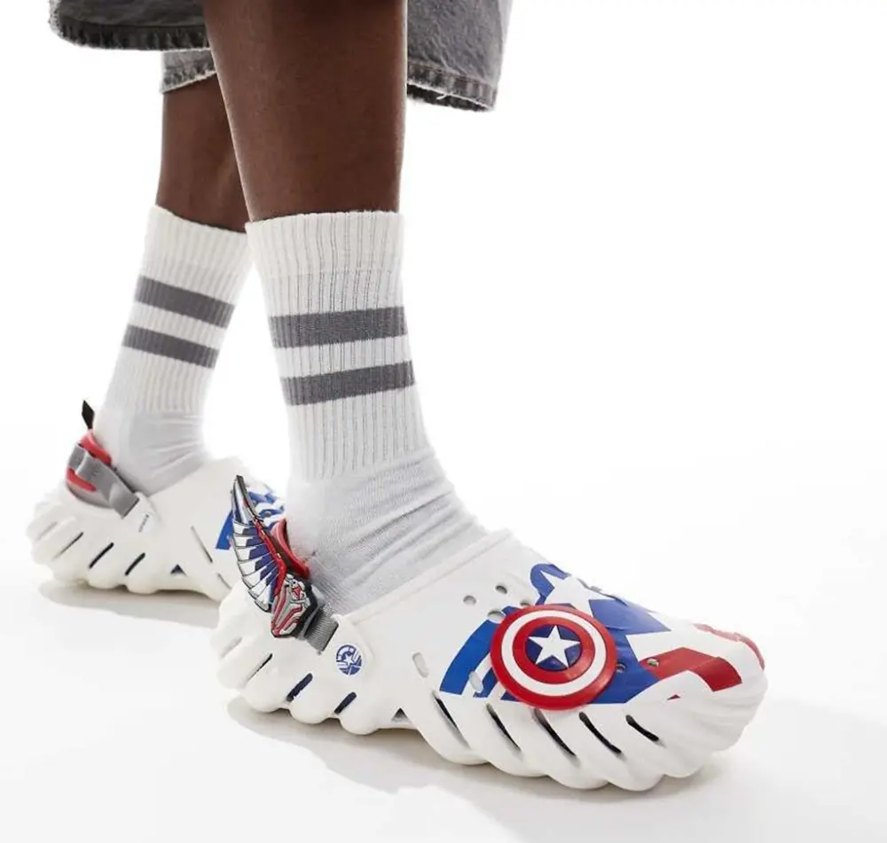 Dép Crocs Echo Clog x Marvel ‘Captain America’ 209478-100 - Ảnh 3