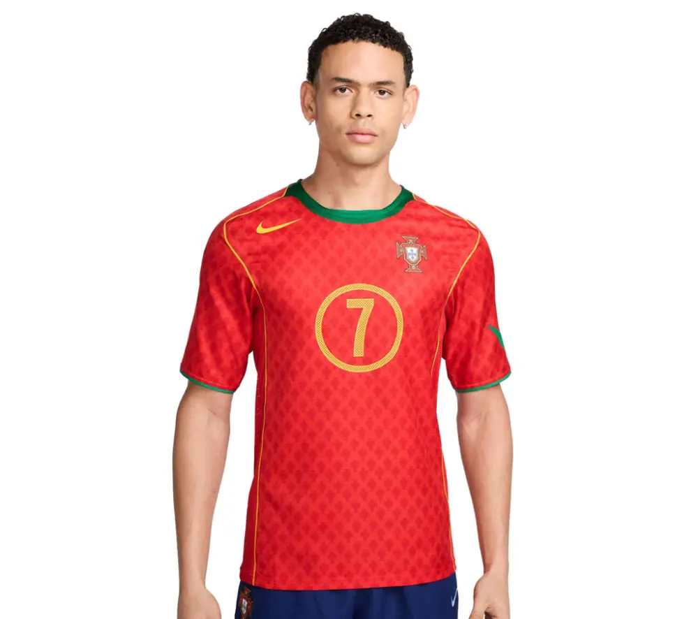 Alternative view of Áo Nike Luis Figo Portugal 2004 Reissue 'Sport Red' HV9708-614