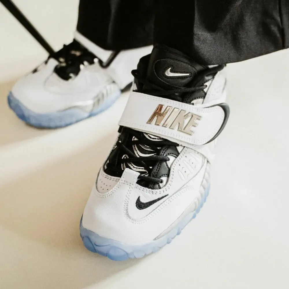 Alternative view of Giày Nike Air Adjust Force ‘Vast Grey Metallic Silver’ DV7409-100