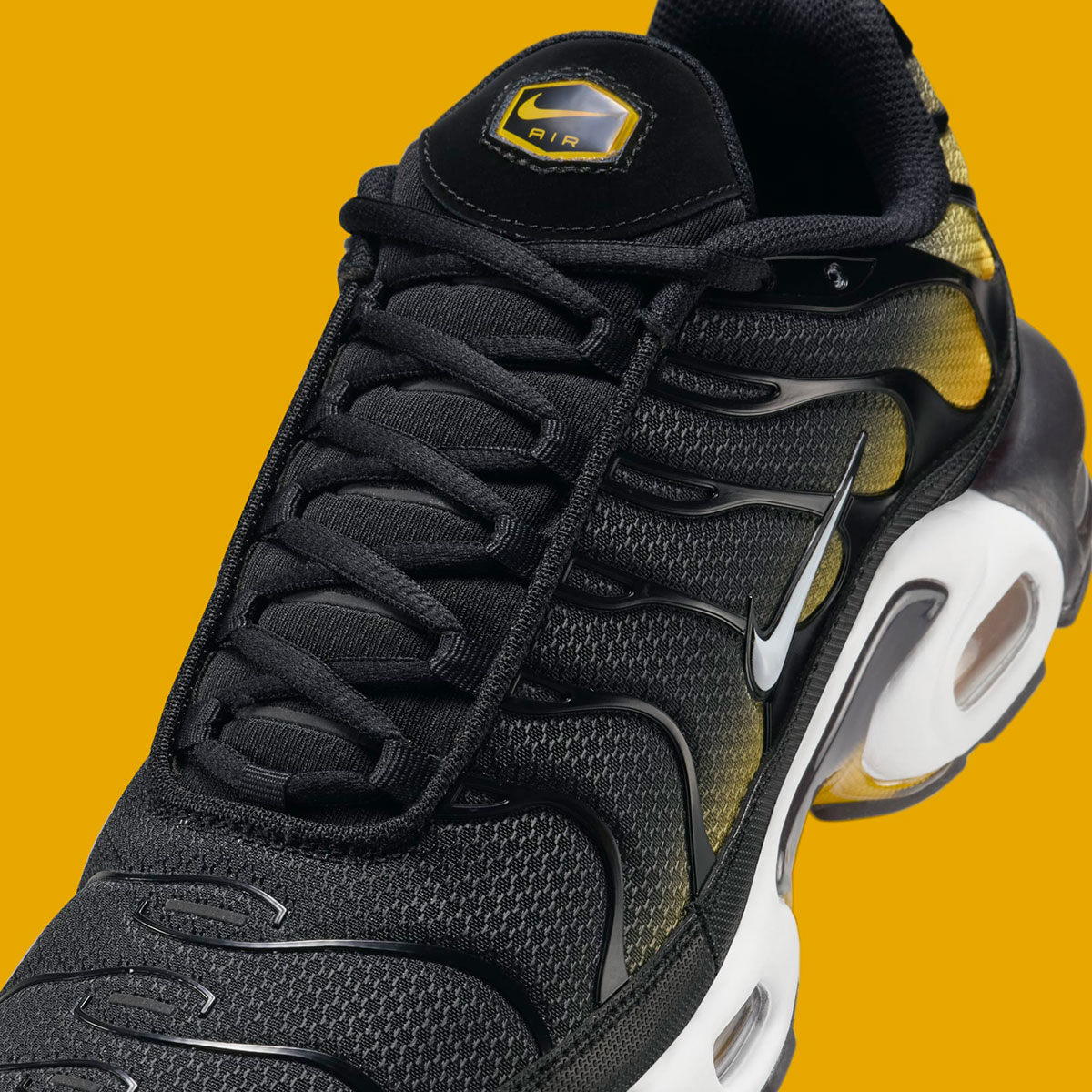 Giày Nike Air Max Plus ‘Black University Gold’ DM0032-013 - Ảnh 2