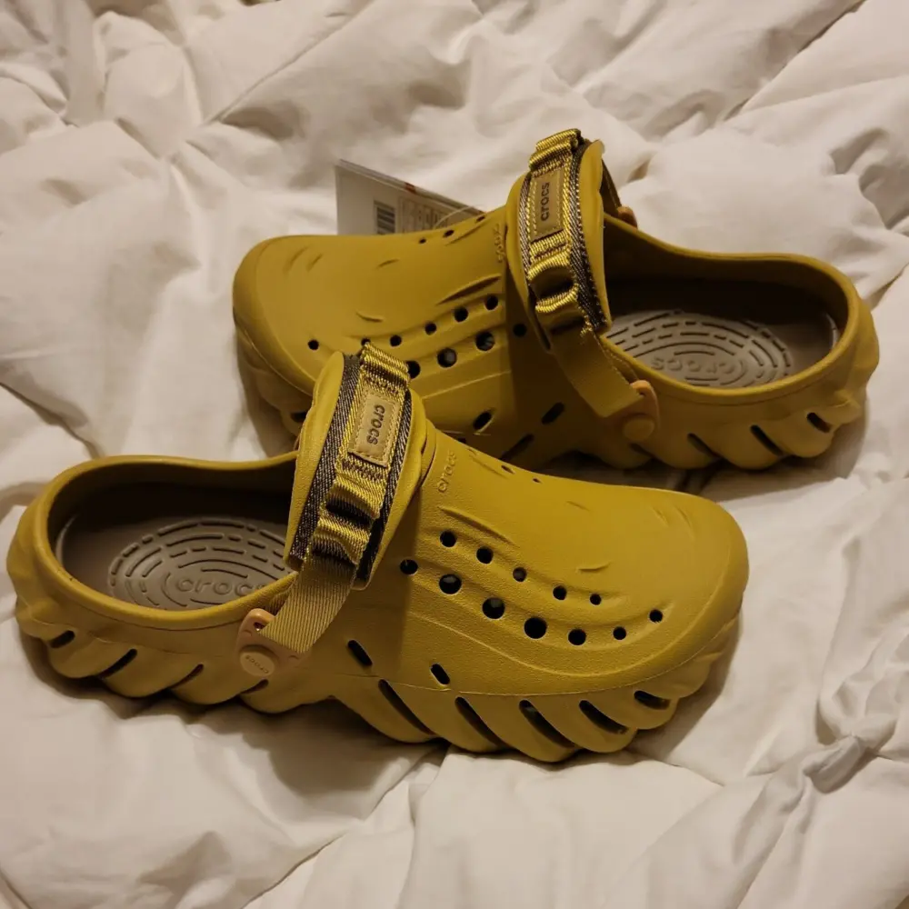 Alternative view of Dép Crocs Echo Clog ‘Desert Grass’ 207937-76A