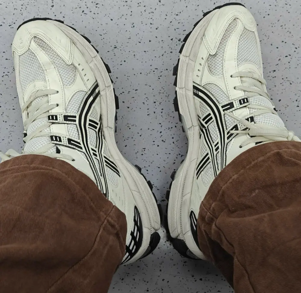 Alternative view of Giày Asics Gel-Kahana 8 SP ‘White Black’ 1011B998-200