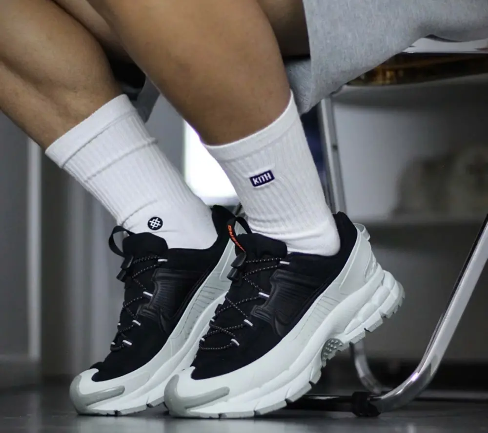Alternative view of Giày Nike Zoom Vomero Roam ‘Black Light Silver’ FV2295-001
