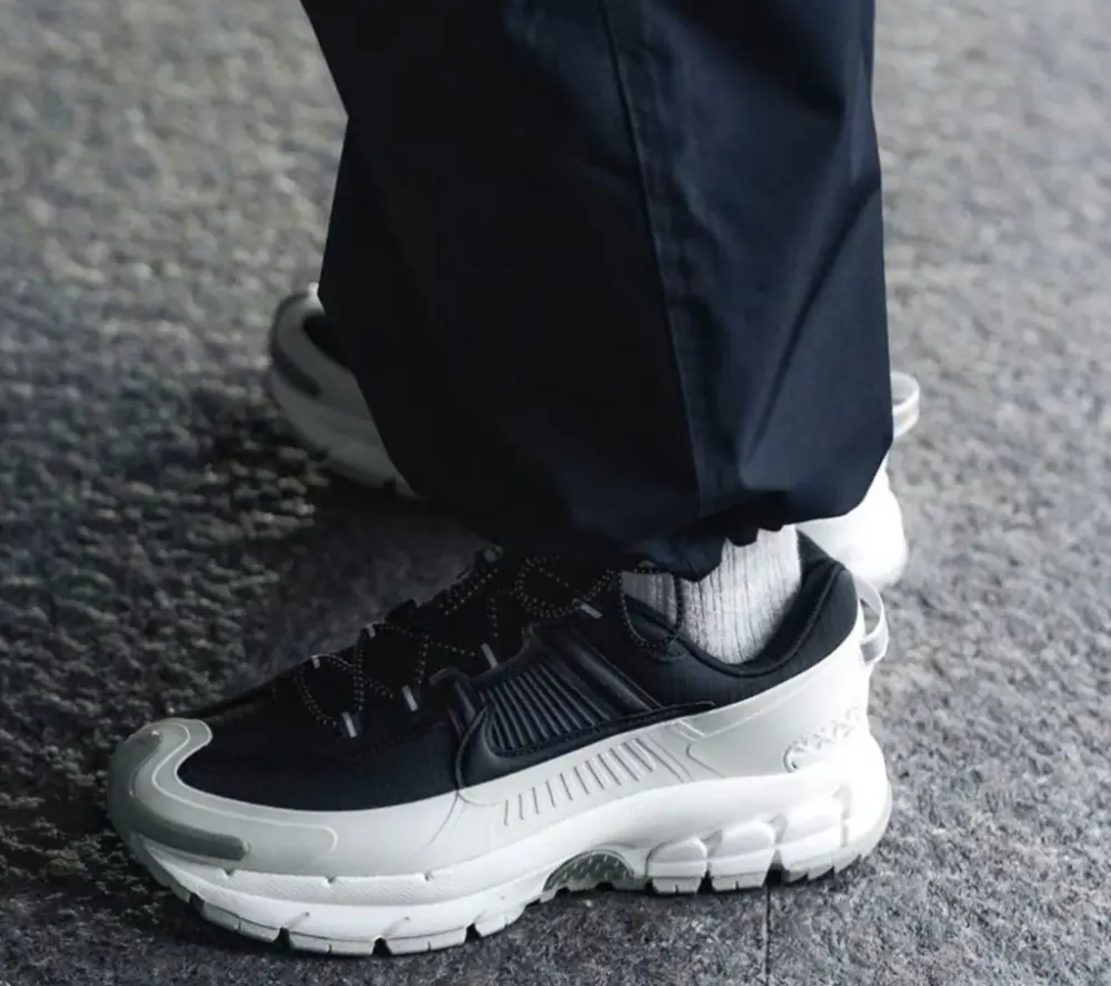 Giày Nike Zoom Vomero Roam ‘Black Light Silver’ FV2295-001 - Ảnh 3