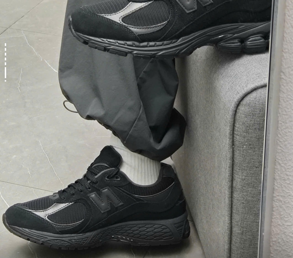 Giày New Balance 2002R ‘Triple Black Suede’ U2002RBL - Ảnh 3