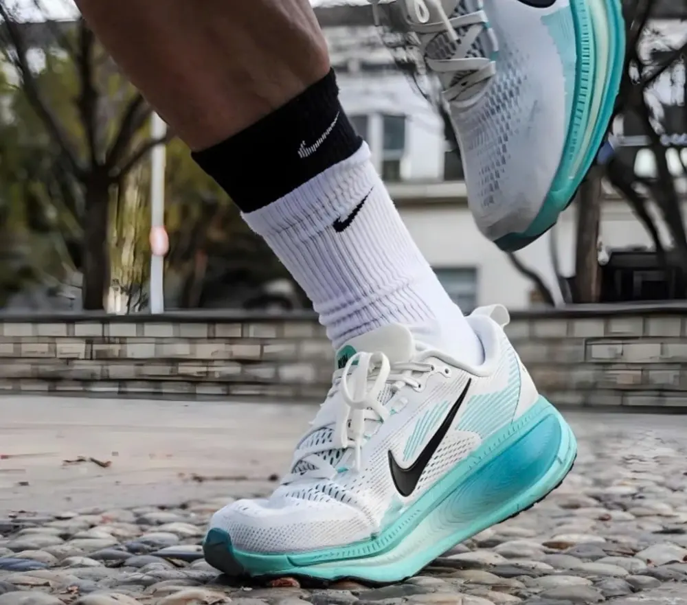 Giày Nike Vomero 18 GS ‘Dusty Cactus Geode Teal’ HQ2157-103 - Ảnh 4