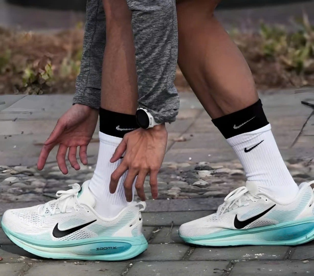 Alternative view of Giày Nike Vomero 18 GS ‘Dusty Cactus Geode Teal’ HQ2157-103