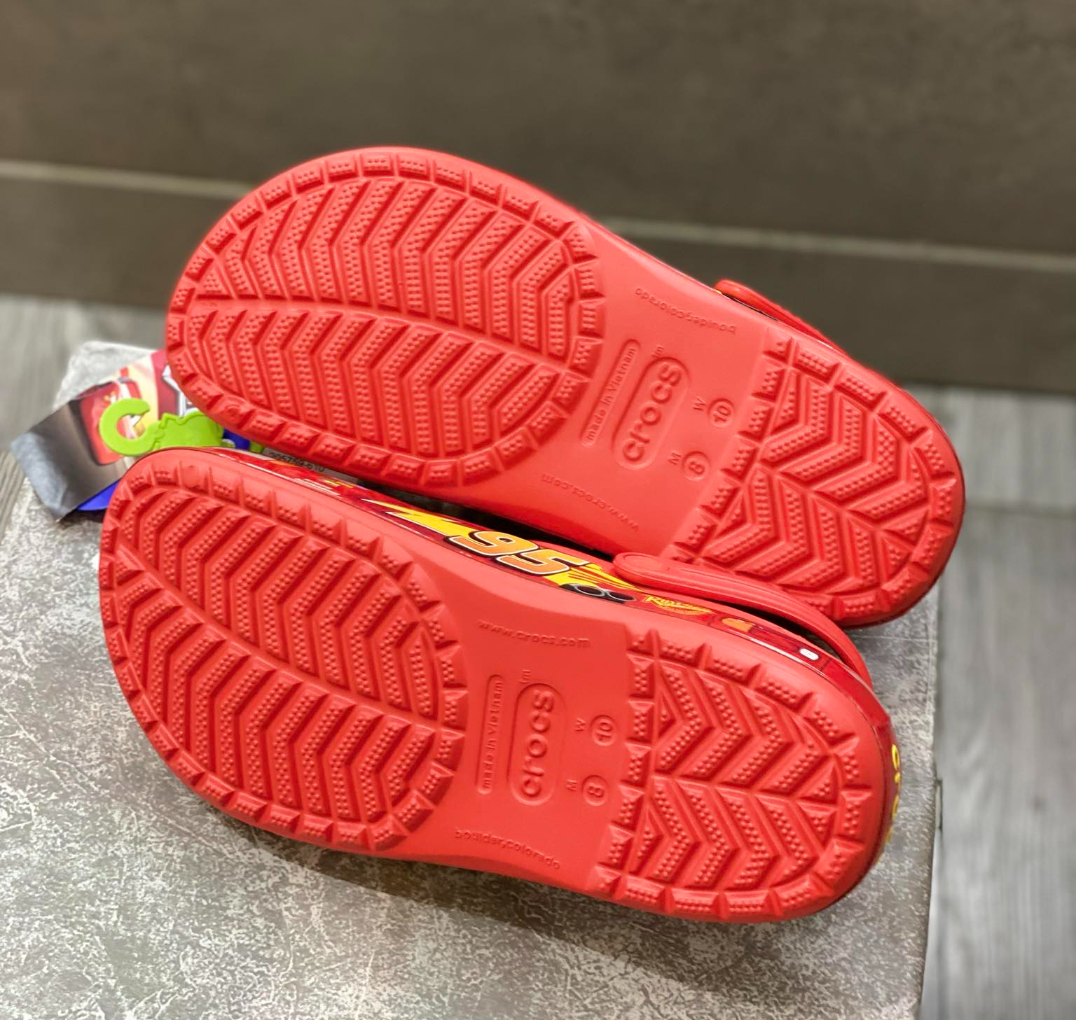 Dép Crocs Classic Clog ‘Lightning McQueen’ 205759-610 - Ảnh 4