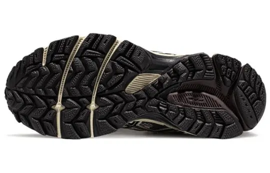 Alternative view of Giày Asics Gel-Kahana 8 ‘Beige Black’ 1012B695-020