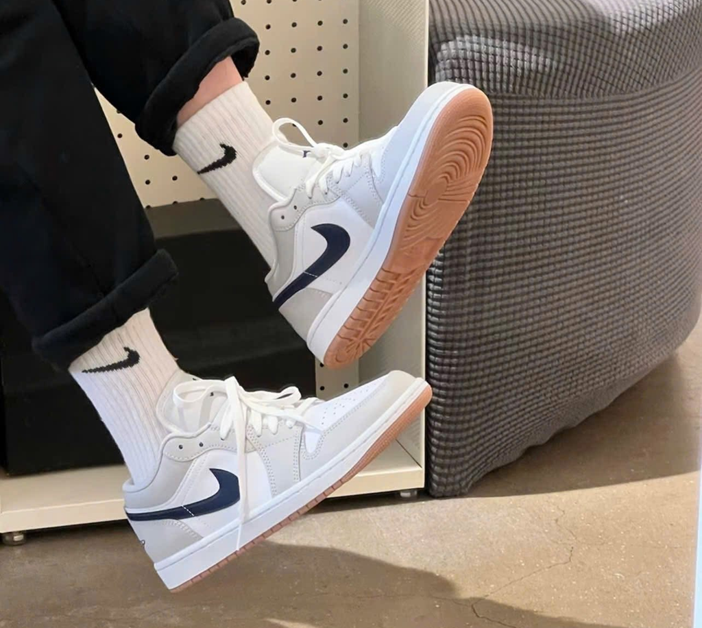 Giày Nike Air Jordan 1 Low ‘Georgetown’ 553558-146 - Ảnh 3