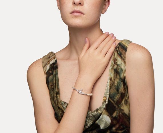 Alternative view of Vòng Tay Vivienne Westwood Mini Bas Relief Bracelet ‘Platinum’ 8050889140030