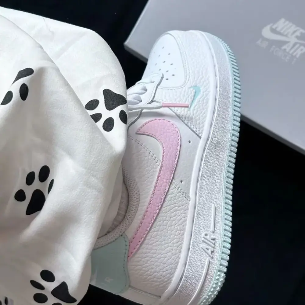 Alternative view of Giày Nike AIR FORCE 1 'White Pink' IH0640-161