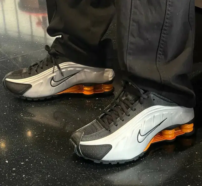 Giày Nike Shox R4 'Bright Mandarin' HQ1988-003 - Ảnh 7
