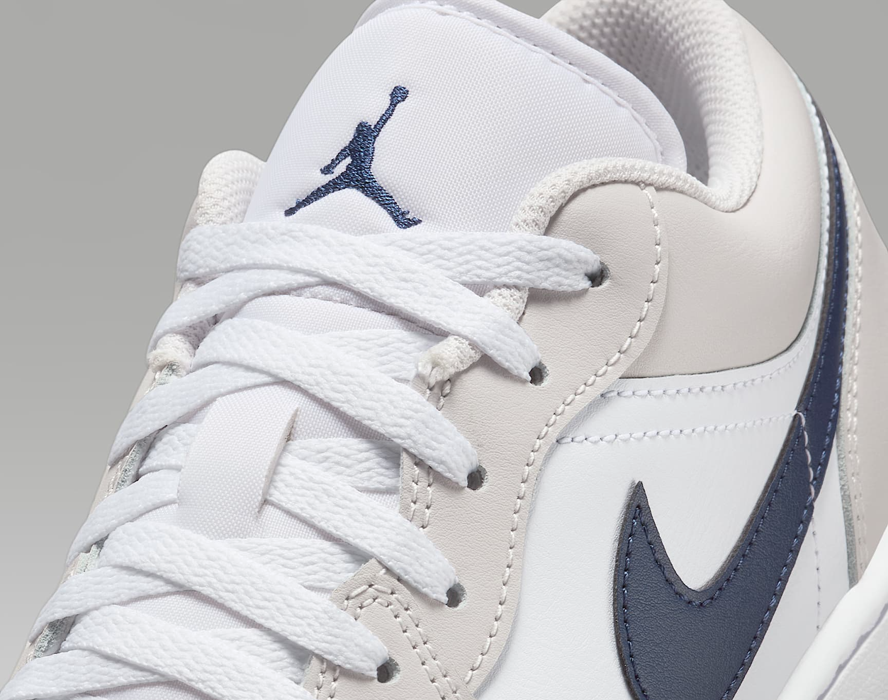 Alternative view of Giày Nike Air Jordan 1 Low ‘Georgetown’ 553558-146