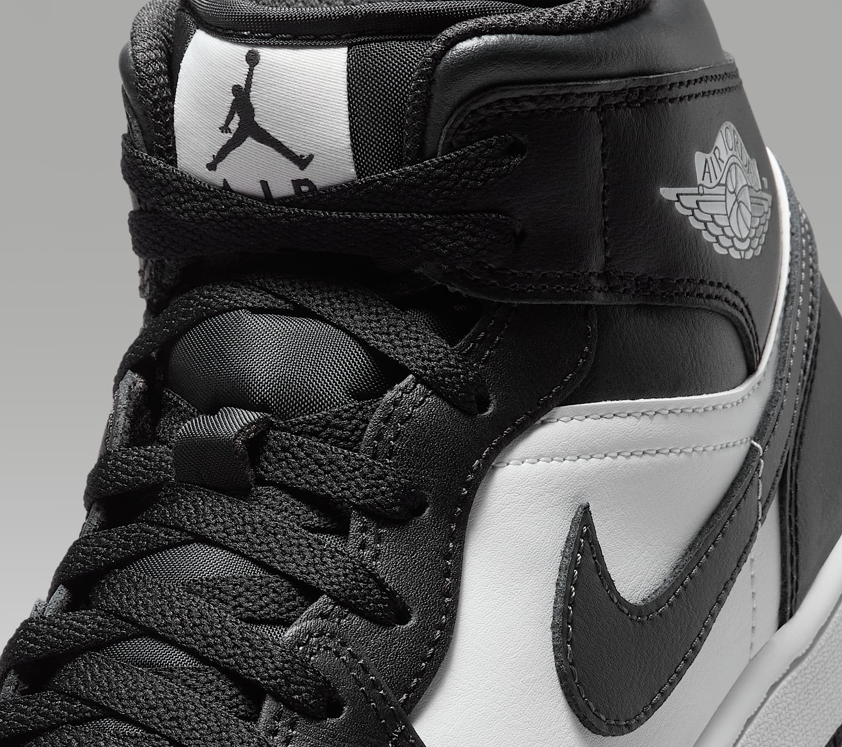 Alternative view of Giày Nike Air Jordan 1 Mid ‘Off Noir Toe’ DQ8426-010