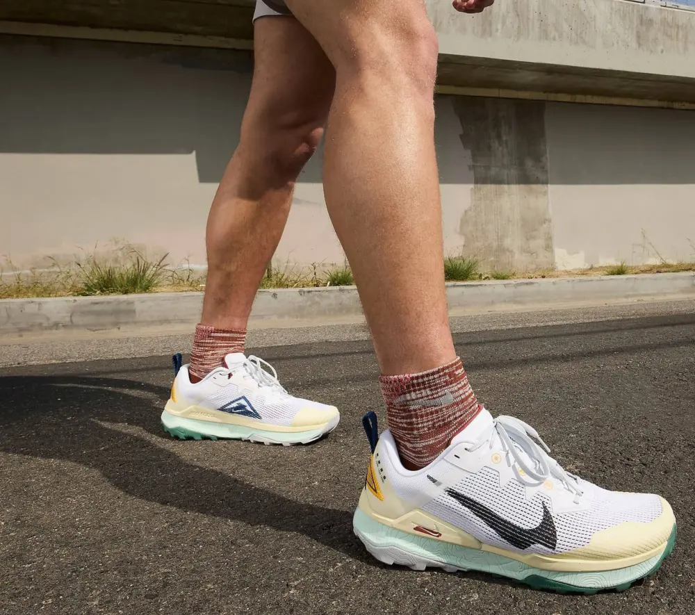 Alternative view of Giày Nike Wildhorse 8 ‘White Alabaster University Gold Black’ DR2686-101