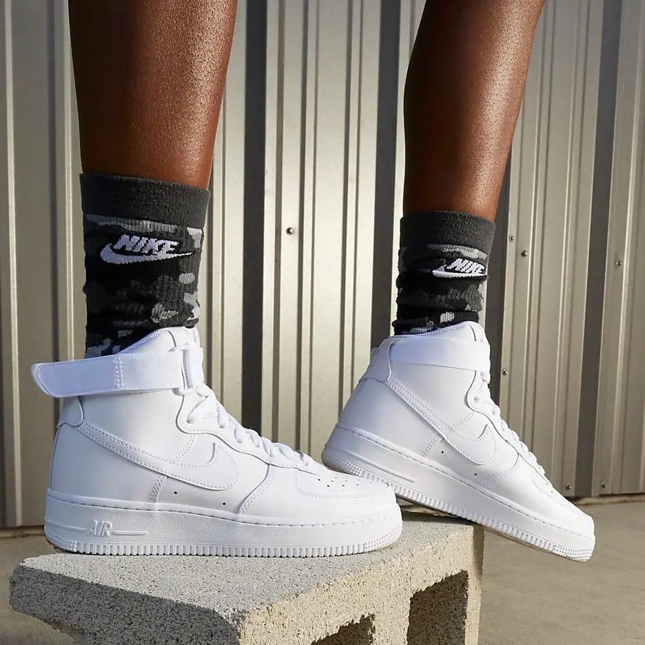 Alternative view of Giày Nike Air Force 1 High ‘Triple White’ DD9624-100
