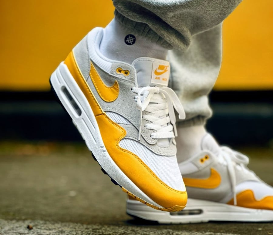 Giày Nike Air Max 1 Essential ‘University Gold’ FZ5808-100 - Ảnh 3