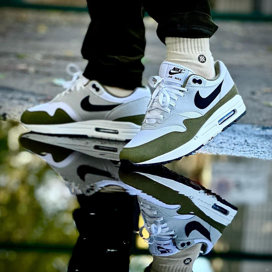 Alternative view of Giày Nike Air Max 1 ‘White Black Medium Olive’ FD9082-102