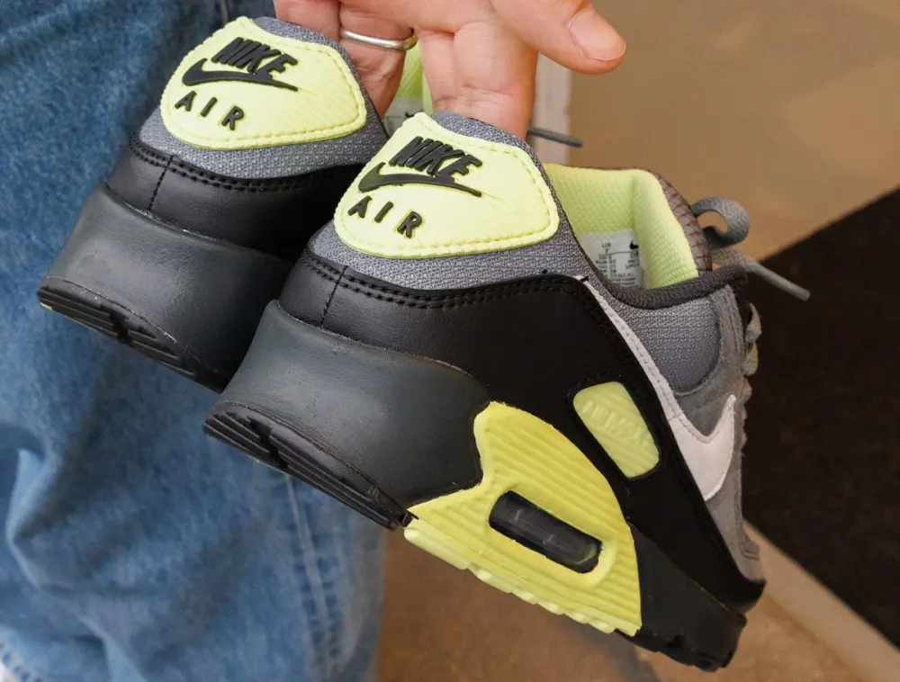 Alternative view of Giày Nike Air Max 90 ‘Neon’ DM0029-012