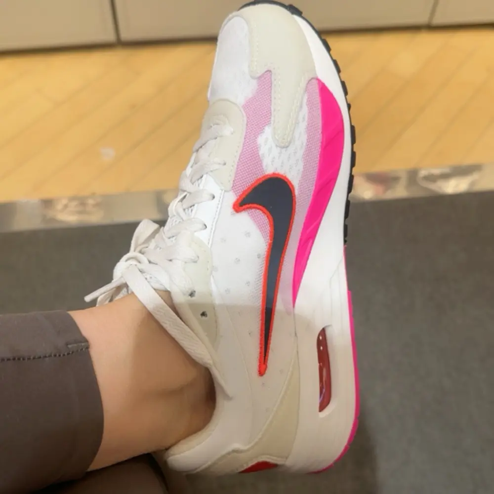Giày Nike Air Max Solo ‘White Pink Crimson’ FN0784-102 - Ảnh 6