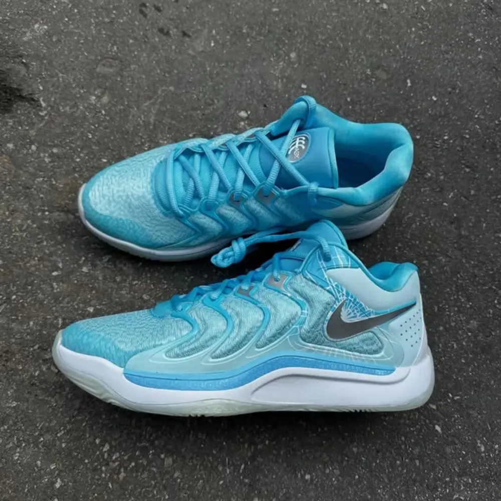Alternative view of Giày Nike KD 17 EP 'Christmas' FZ1526-400