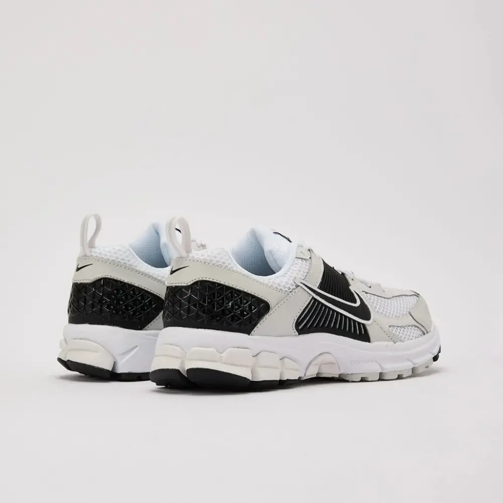 Giày Nike Zoom Vomero 5 'Metallic Platinum Black' HF6998-104 - Ảnh 3